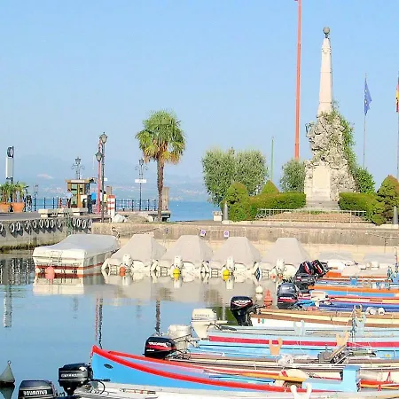 Σπίτι διακοπών Small Of Only 18 With Swimming Pool