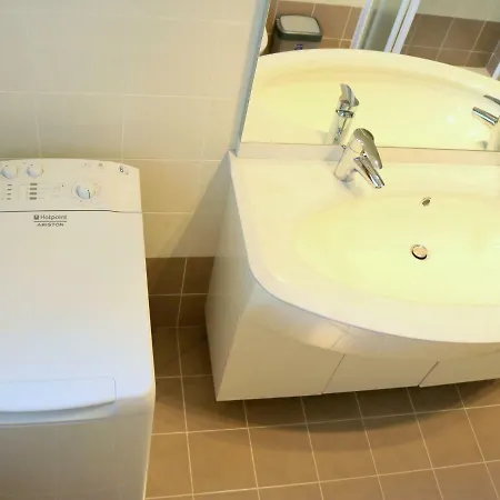 Small Of Only 18 With Swimming Pool 度假居 拉齐塞